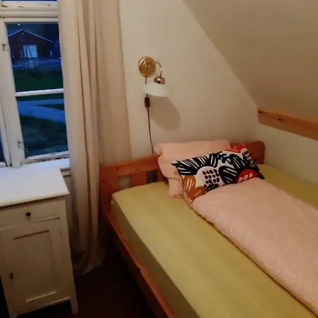 - Unniola -huset * Veitastrond