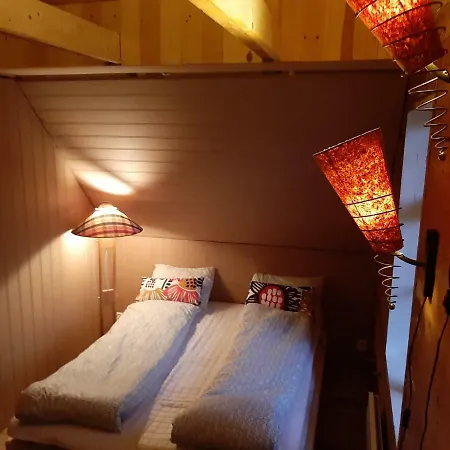 - Unniola -huset Bed and Breakfast Veitastrond